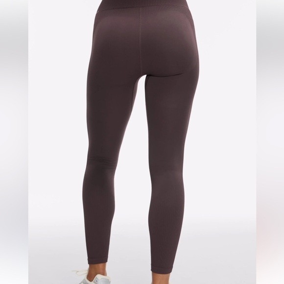 NWT ⭐️ Peloton Seamless High Rise Leggings Raisin XS/S - Picture 2 of 11